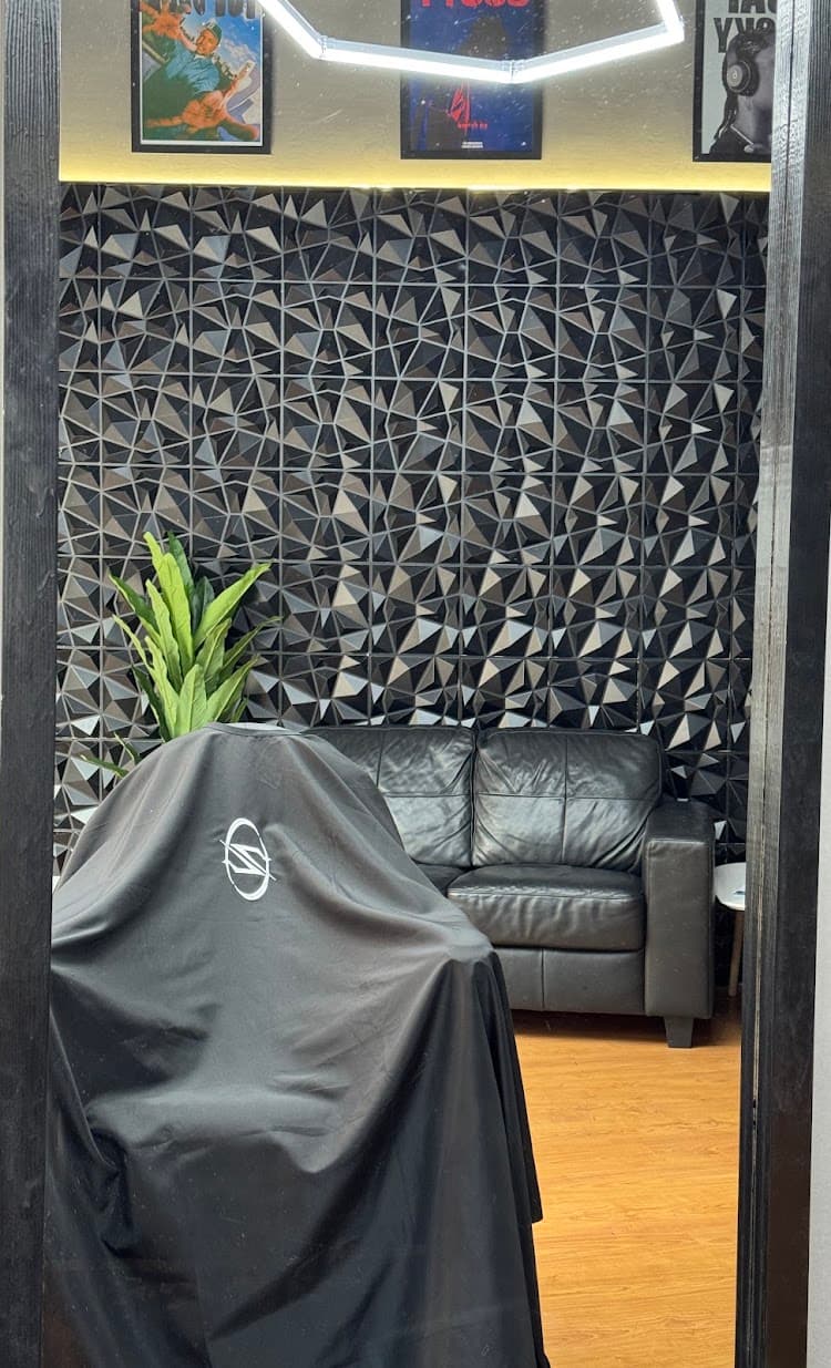 Interior de Izzio Barber en Cáceres